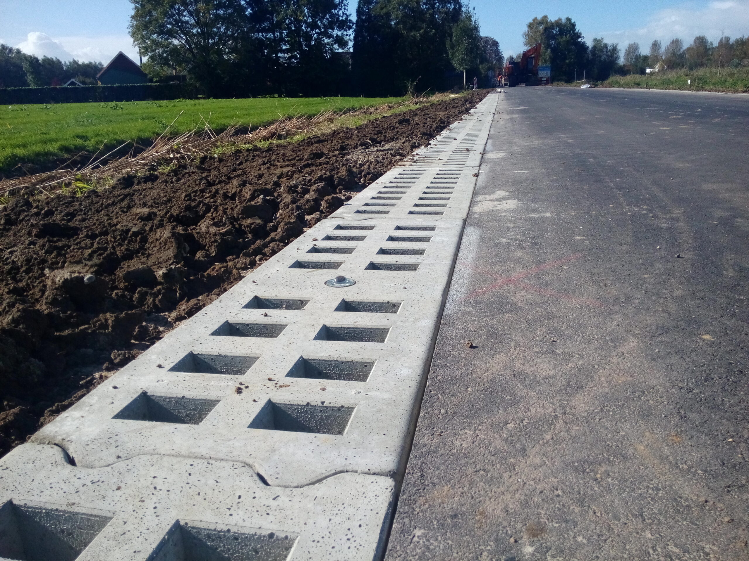 Glasbolreflector in bermverharding Secubric Swaans Beton 